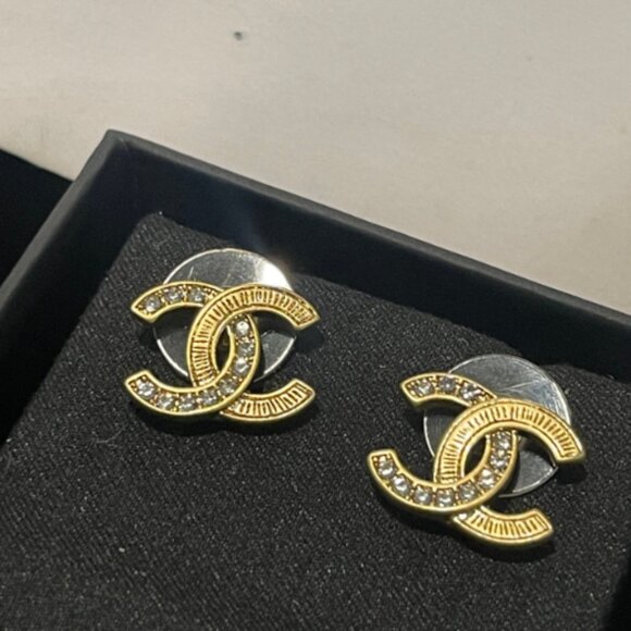 Chanel Fashion Earrings - Picture 4 of 5